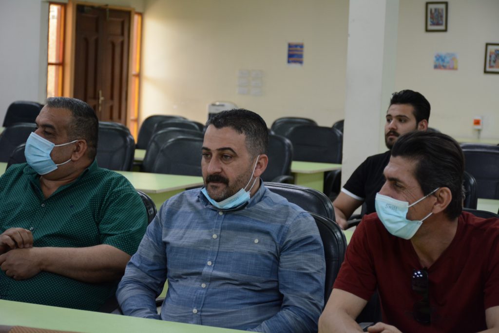 الدفاع المدني يحاضر في كلية بغداد للعلوم الاقتصادية الجامعة