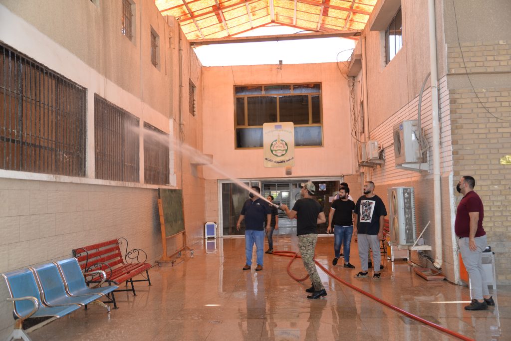 كلية بغداد للعلوم الاقتصادية الجامعة : تجري حملات تعفير للابنية ومسحات لمنتسبي الكلية